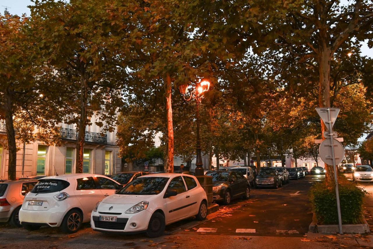 L'Albizia #Hyper-Centre #Marche Couvert Cognac Extérieur photo